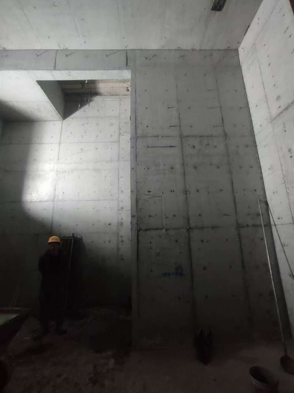 顺庆墙上开槽钢筋断了有影响吗